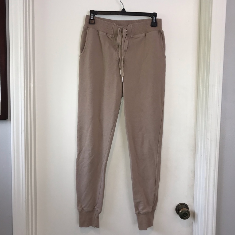 BEIGE JOGGER SWEATS